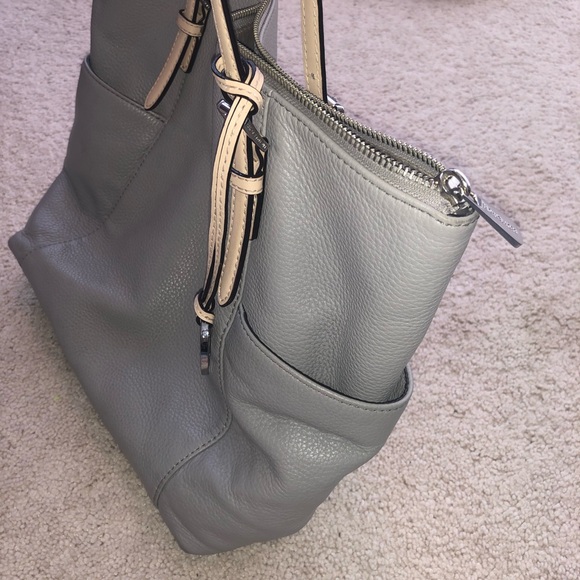 Michael Kors Jet Set Grey Tote - Picture 4 of 7